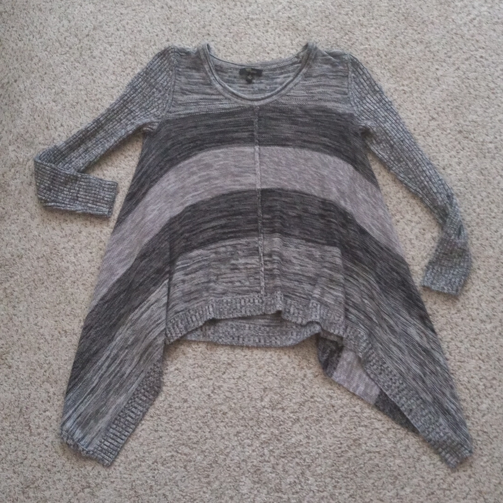 Cupio winged gray lightweight sweater top, size small